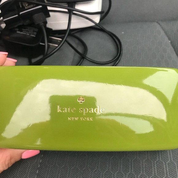 Kate Spade ♠️ sunglasses with case - Picture 4 of 5